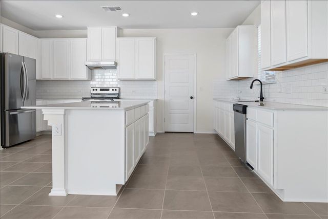 18501 Spotted Eagle LN, Elgin, TX 78621