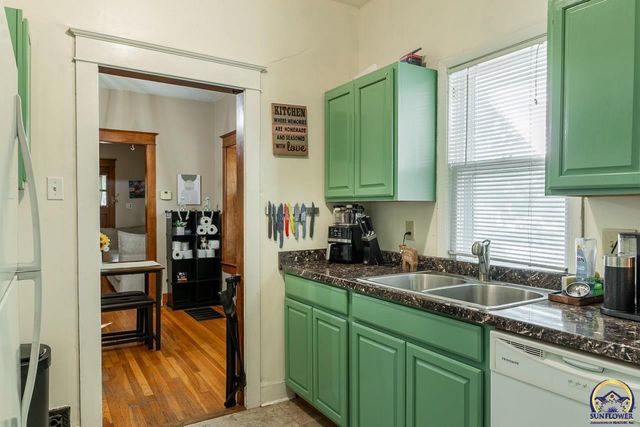 917 SW Warren AVE, Topeka, KS 66606