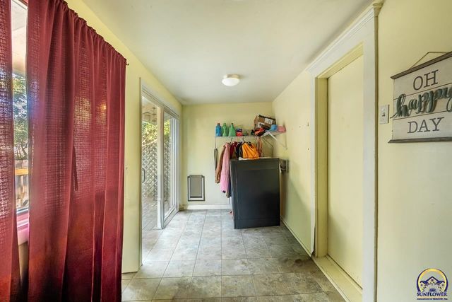 917 SW Warren AVE, Topeka, KS 66606