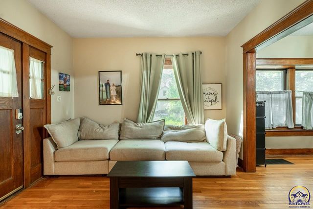 917 SW Warren AVE, Topeka, KS 66606