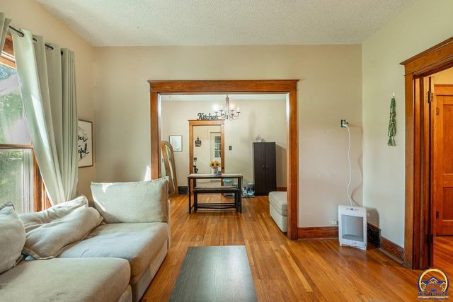 917 SW Warren AVE, Topeka, KS 66606