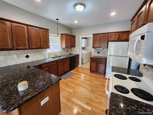 6869 N Central Park, Shelby Twp, MI 48317