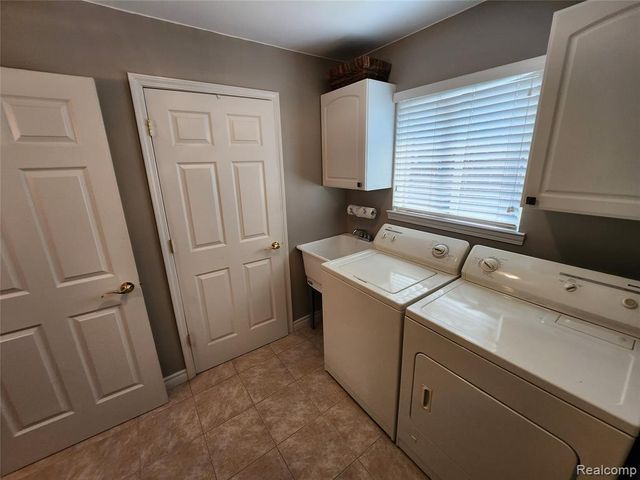 6869 N Central Park, Shelby Twp, MI 48317
