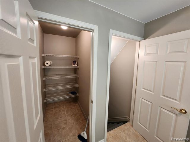 6869 N Central Park, Shelby Twp, MI 48317
