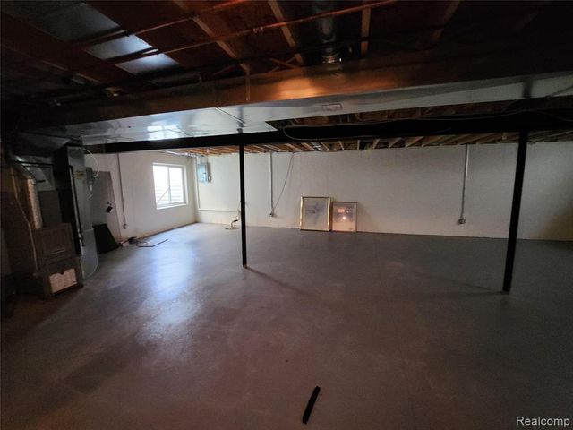 6869 N Central Park, Shelby Twp, MI 48317