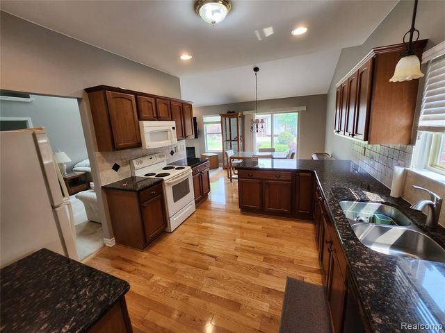 6869 N Central Park, Shelby Twp, MI 48317