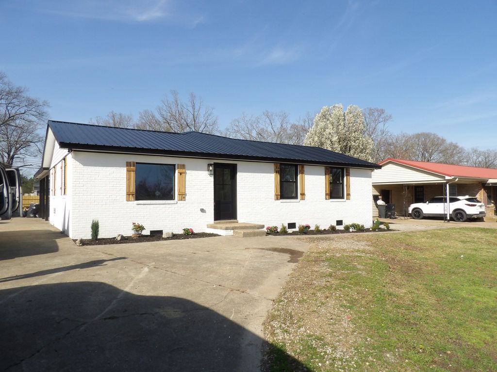 435 Carman Ave, New Johnsonville, TN 37134
