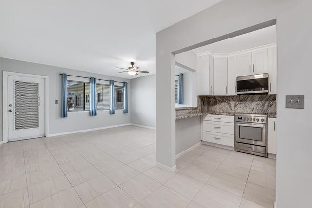 2004 Lake Osborne Drive 4, Lake Worth Beach, FL 33461