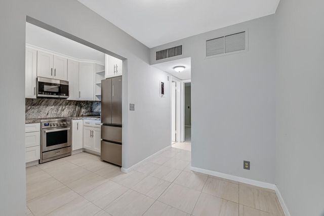 2004 Lake Osborne Drive 4, Lake Worth Beach, FL 33461