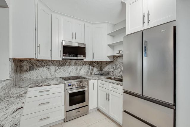 2004 Lake Osborne Drive 4, Lake Worth Beach, FL 33461