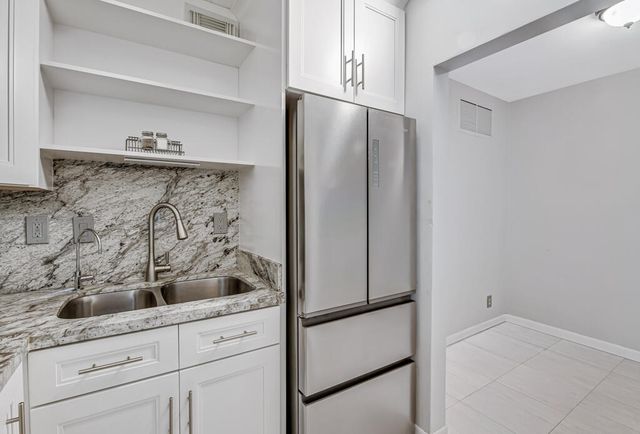 2004 Lake Osborne Drive 4, Lake Worth Beach, FL 33461