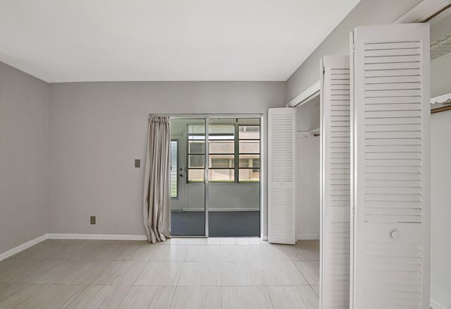 2004 Lake Osborne Drive 4, Lake Worth Beach, FL 33461