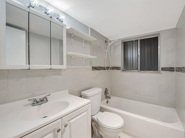 2004 Lake Osborne Drive 4, Lake Worth Beach, FL 33461