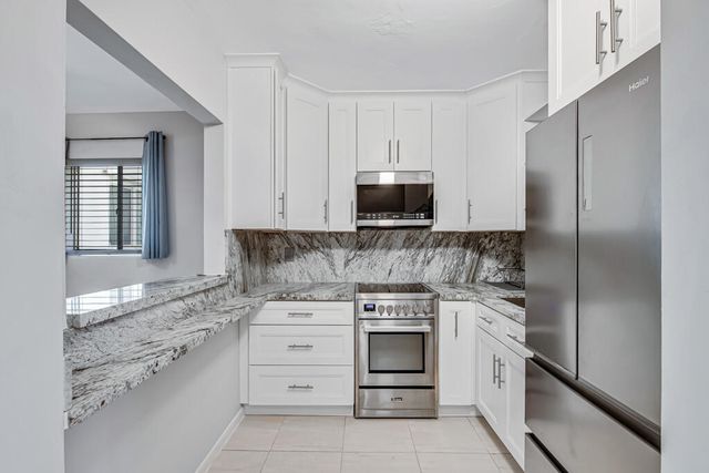 2004 Lake Osborne Drive 4, Lake Worth Beach, FL 33461