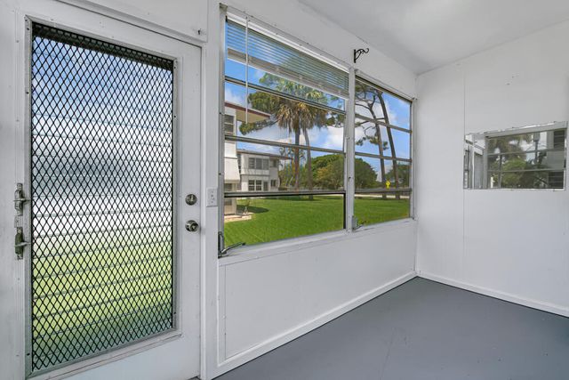 2004 Lake Osborne Drive 4, Lake Worth Beach, FL 33461