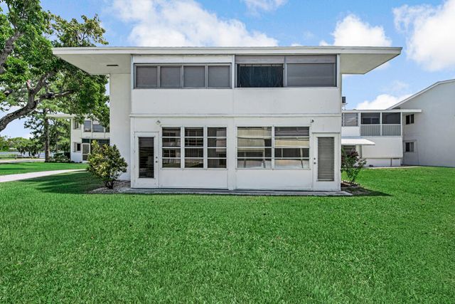 2004 Lake Osborne Drive 4, Lake Worth Beach, FL 33461