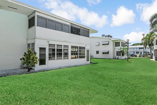 2004 Lake Osborne Drive 4, Lake Worth Beach, FL 33461