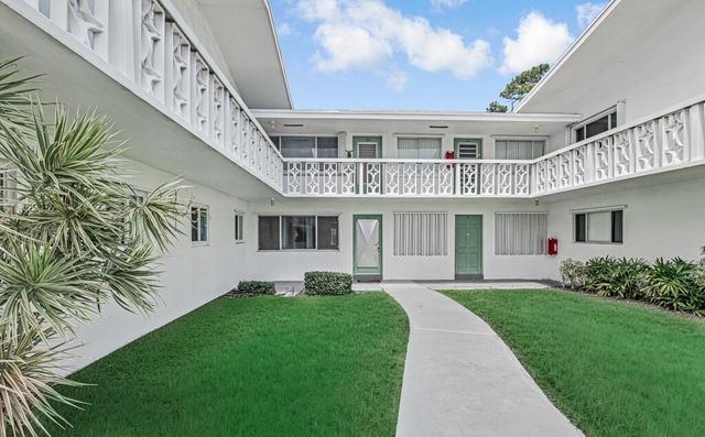 2004 Lake Osborne Drive 4, Lake Worth Beach, FL 33461
