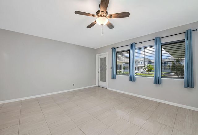 2004 Lake Osborne Drive 4, Lake Worth Beach, FL 33461