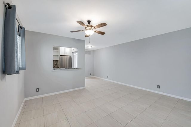 2004 Lake Osborne Drive 4, Lake Worth Beach, FL 33461