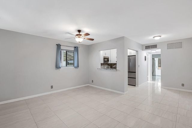 2004 Lake Osborne Drive 4, Lake Worth Beach, FL 33461