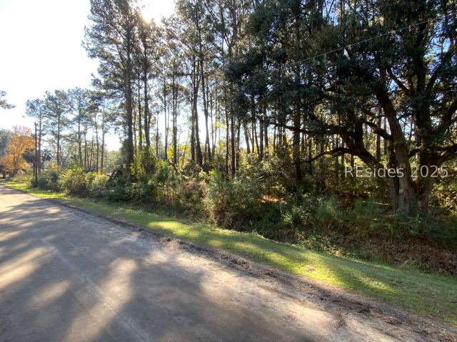 57 Joe Capers Rd, St Helena Island, SC 29920