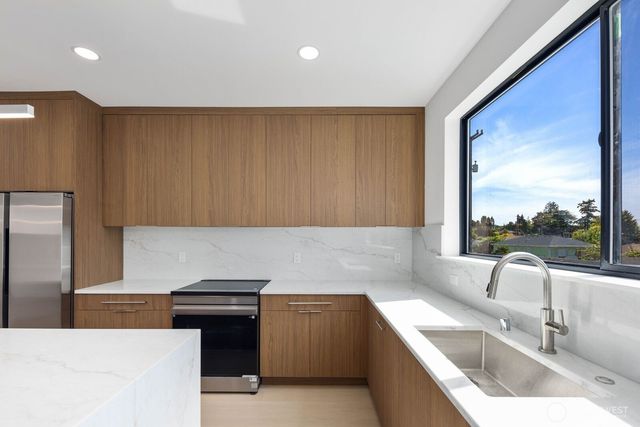3945 S Morgan Street, Seattle, WA 98118