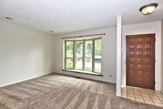 7056 E 60th Street, Tulsa, OK 74145