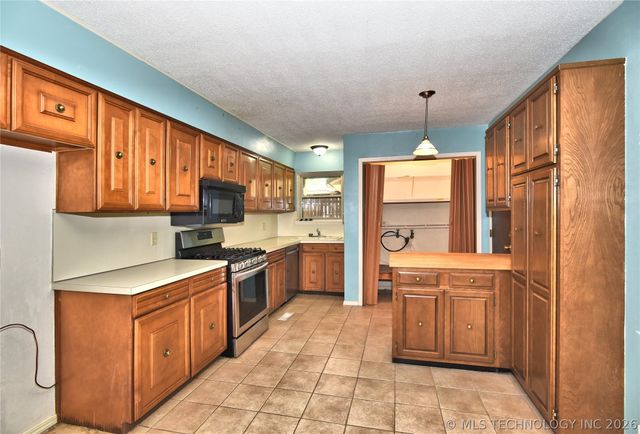 7056 E 60th Street, Tulsa, OK 74145