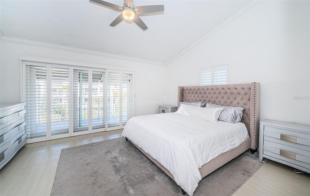 Image 32 of property listing at 12274 1ST STREET W 8, Treasure Island, FL 33706