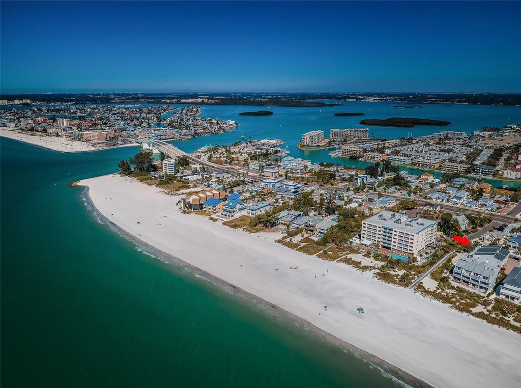 Image 5 of property listing at 12274 1ST STREET W 8, Treasure Island, FL 33706