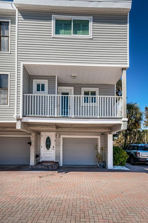 Image 68 of property listing at 12274 1ST STREET W 8, Treasure Island, FL 33706