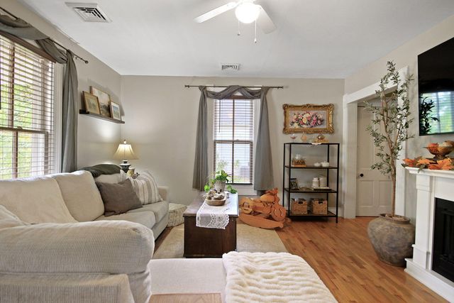 617 E HEAD ST, Centralia, MO 65240