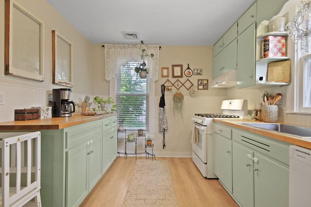 617 E HEAD ST, Centralia, MO 65240