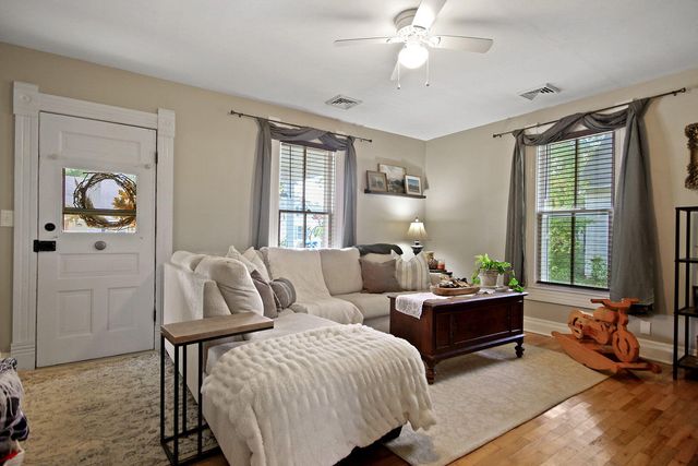 617 E HEAD ST, Centralia, MO 65240