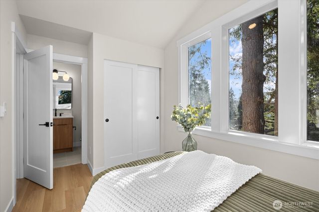 14308 Roslyn Place N, Seattle, WA 98133
