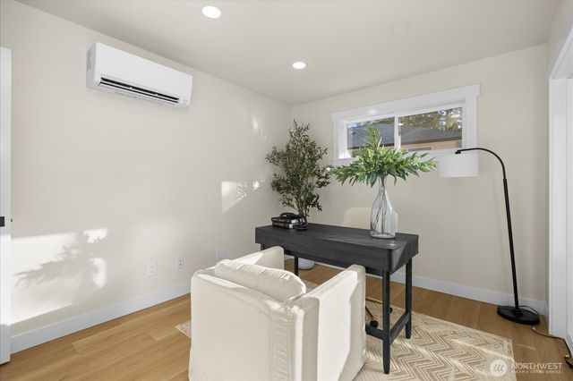14308 Roslyn Place N, Seattle, WA 98133