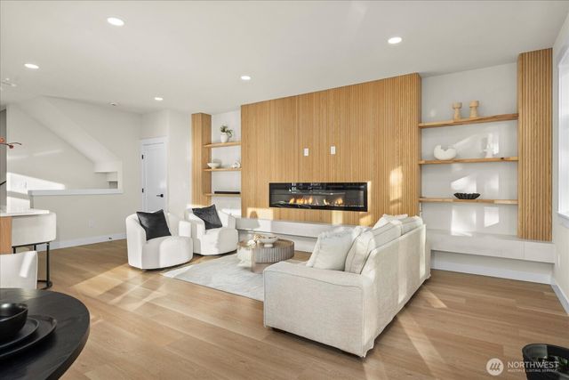 14308 Roslyn Place N, Seattle, WA 98133