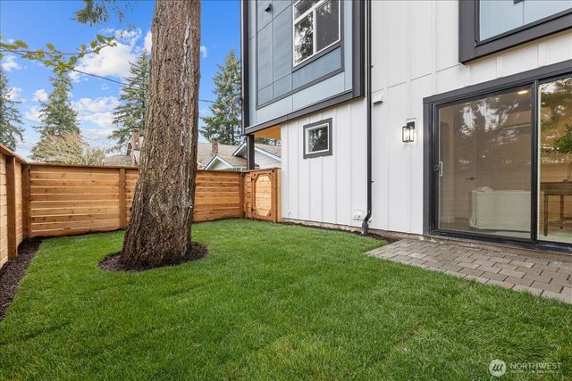 14308 Roslyn Place N, Seattle, WA 98133