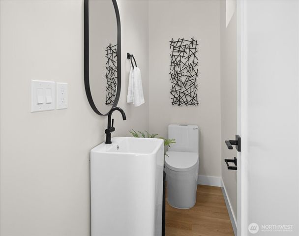 14308 Roslyn Place N, Seattle, WA 98133