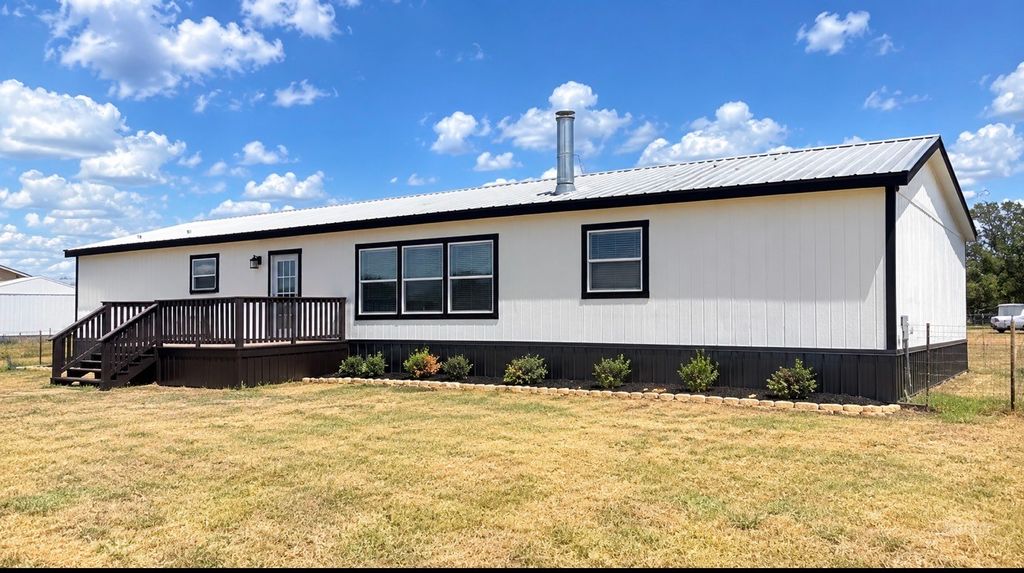 2833 Highland Road, Springtown, TX 76082 — exterior