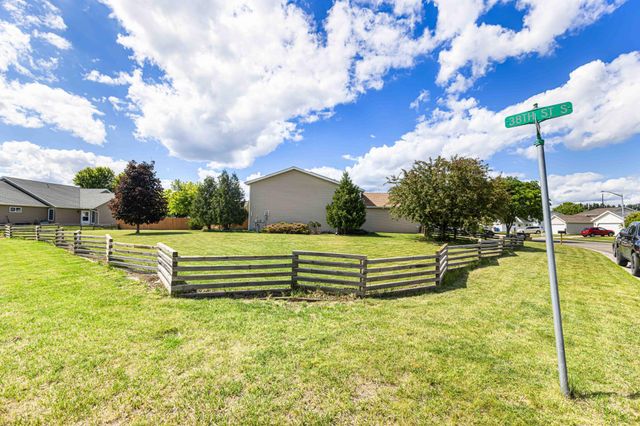 3391 39th Street S, Moorhead, MN 56560