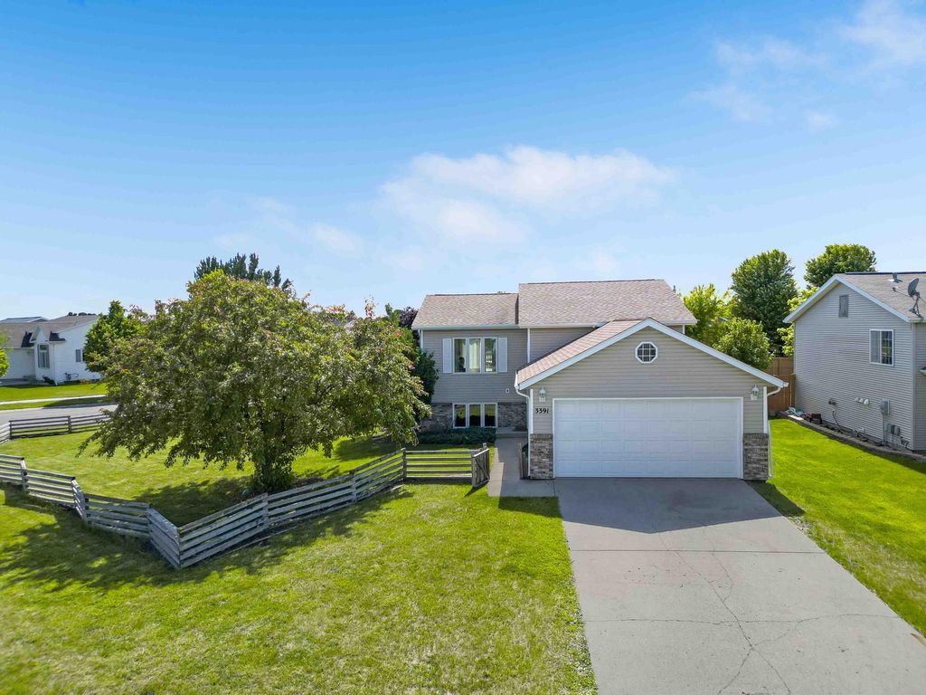 3391 39th Street S, Moorhead, MN 56560