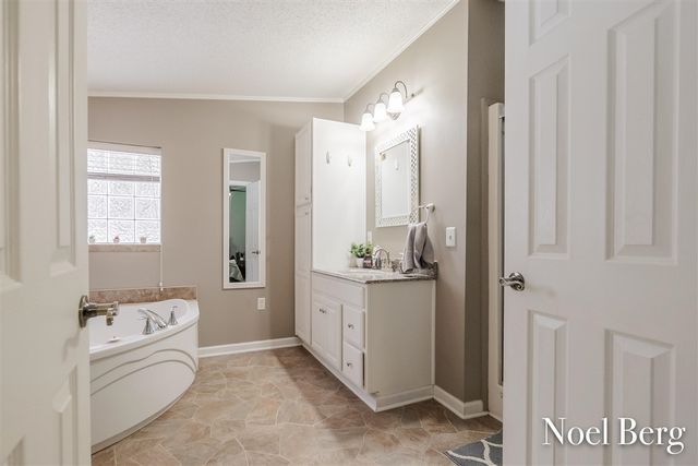 340 E River Road, Muskegon, MI 49445