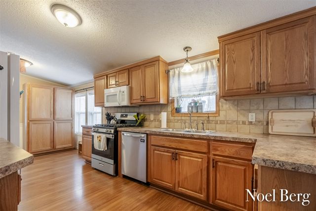 340 E River Road, Muskegon, MI 49445