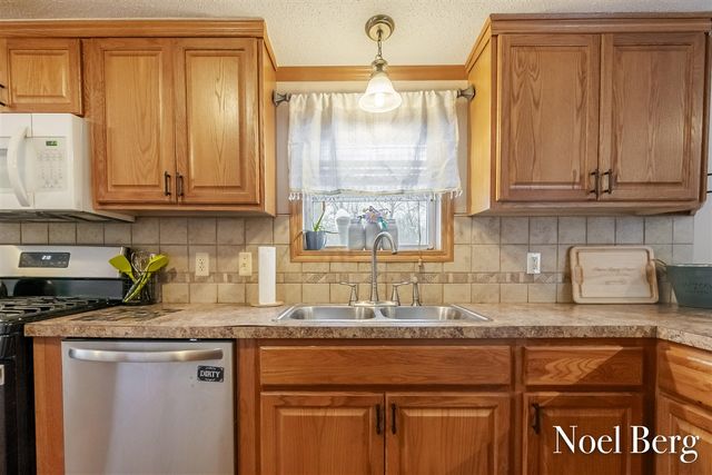 340 E River Road, Muskegon, MI 49445