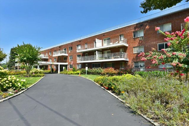 320 E Shore Road 2-A, Great Neck, NY 11023