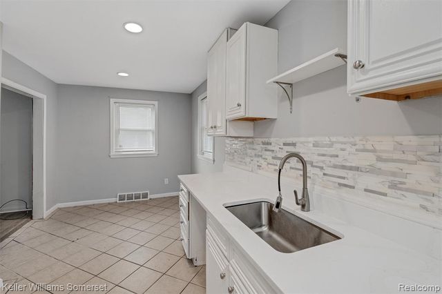 16701 Lindsay Street, Detroit, MI 48235