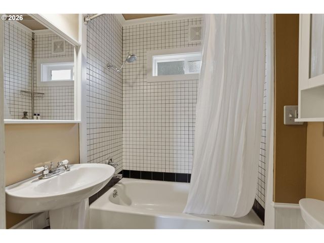 7104 N PRINCETON St, Portland, OR 97203