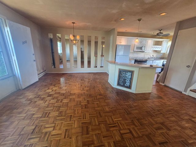 208 West Walk 208, West Haven, CT 06516